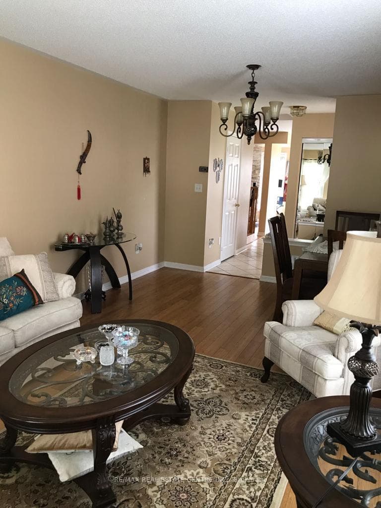 2400 Baintree Crescent photo 6
