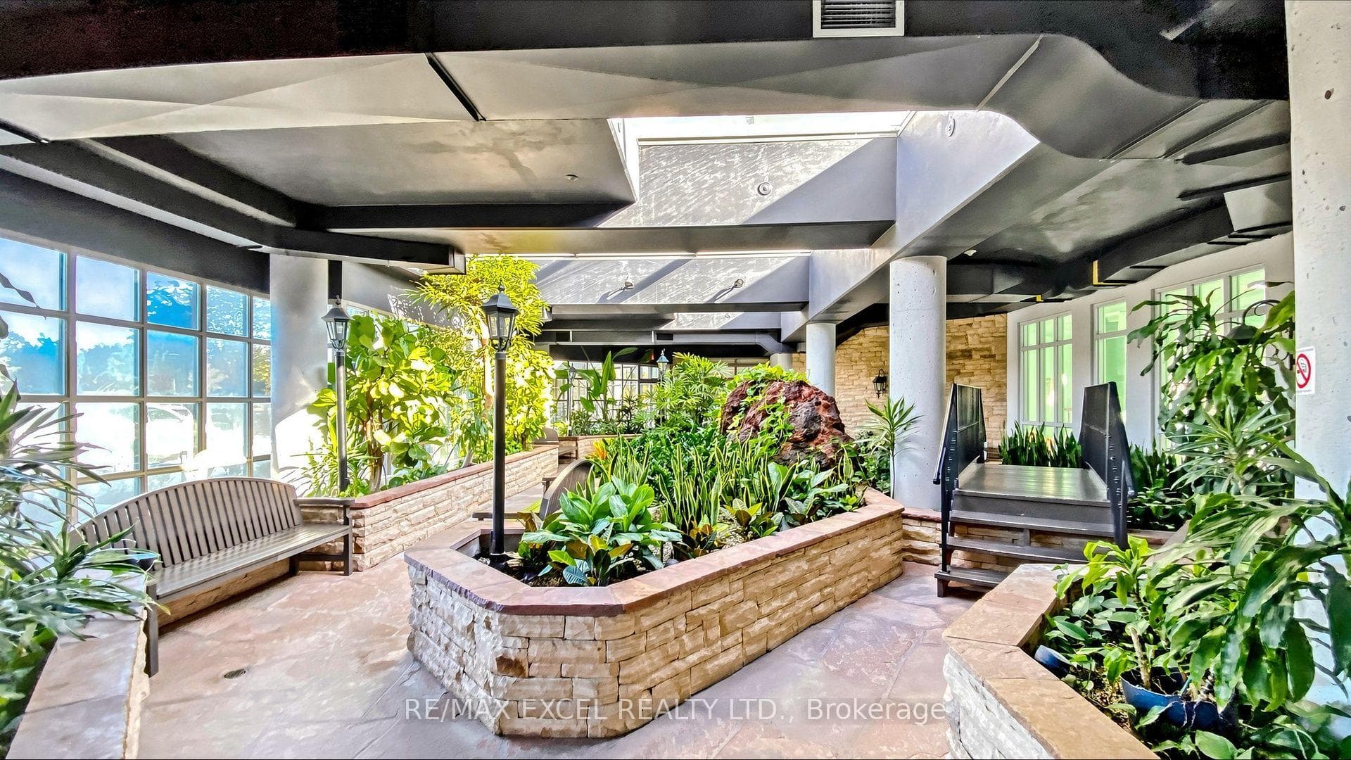 11 Townsgate Drive Unit 718 photo 4