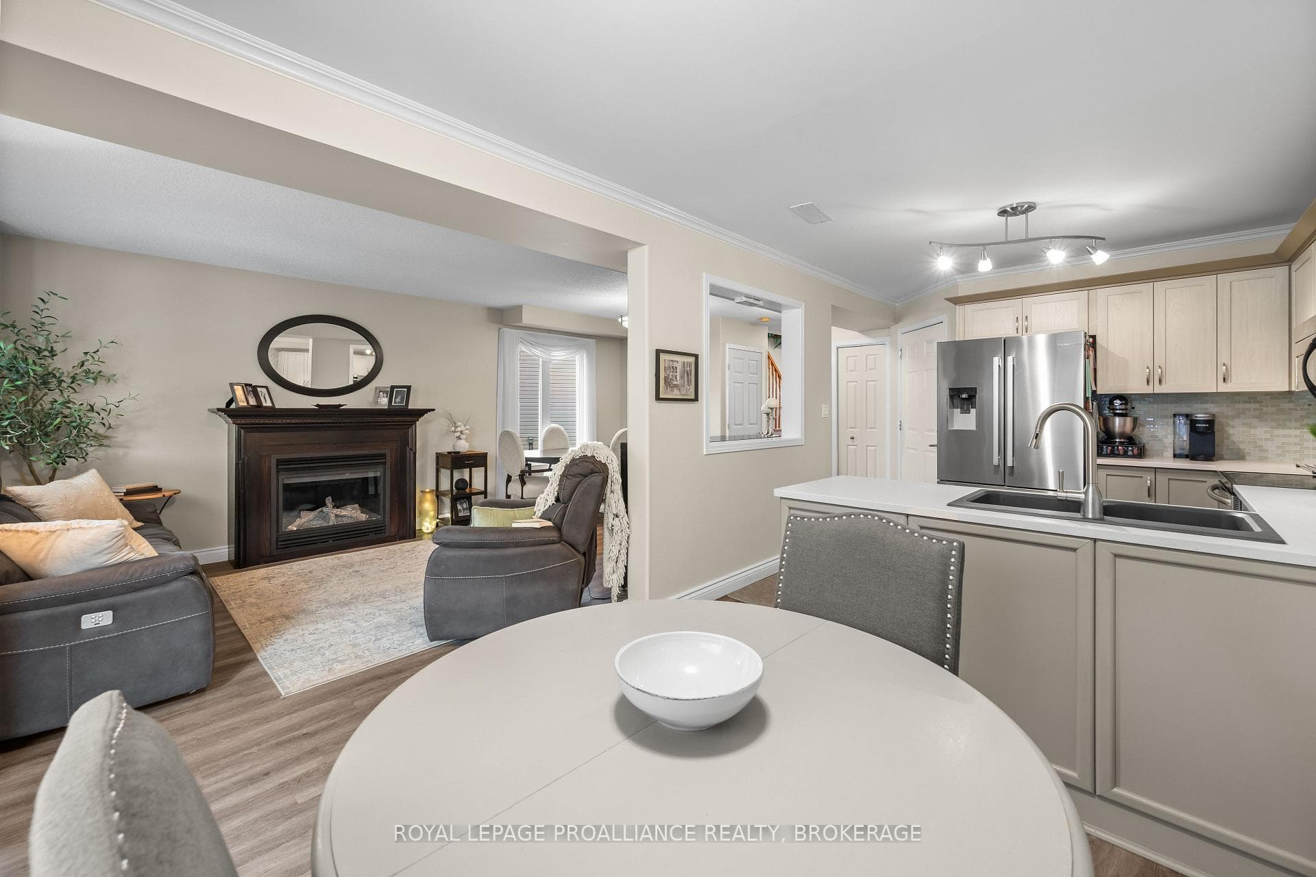 954 Rainbow Crescent photo 16