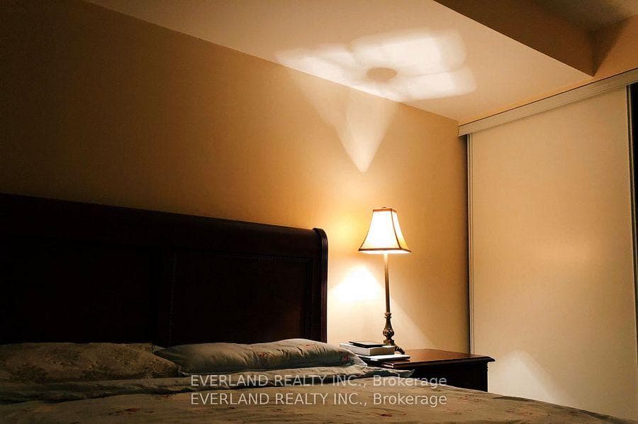 887 Bay Street Unit 1503 photo 6