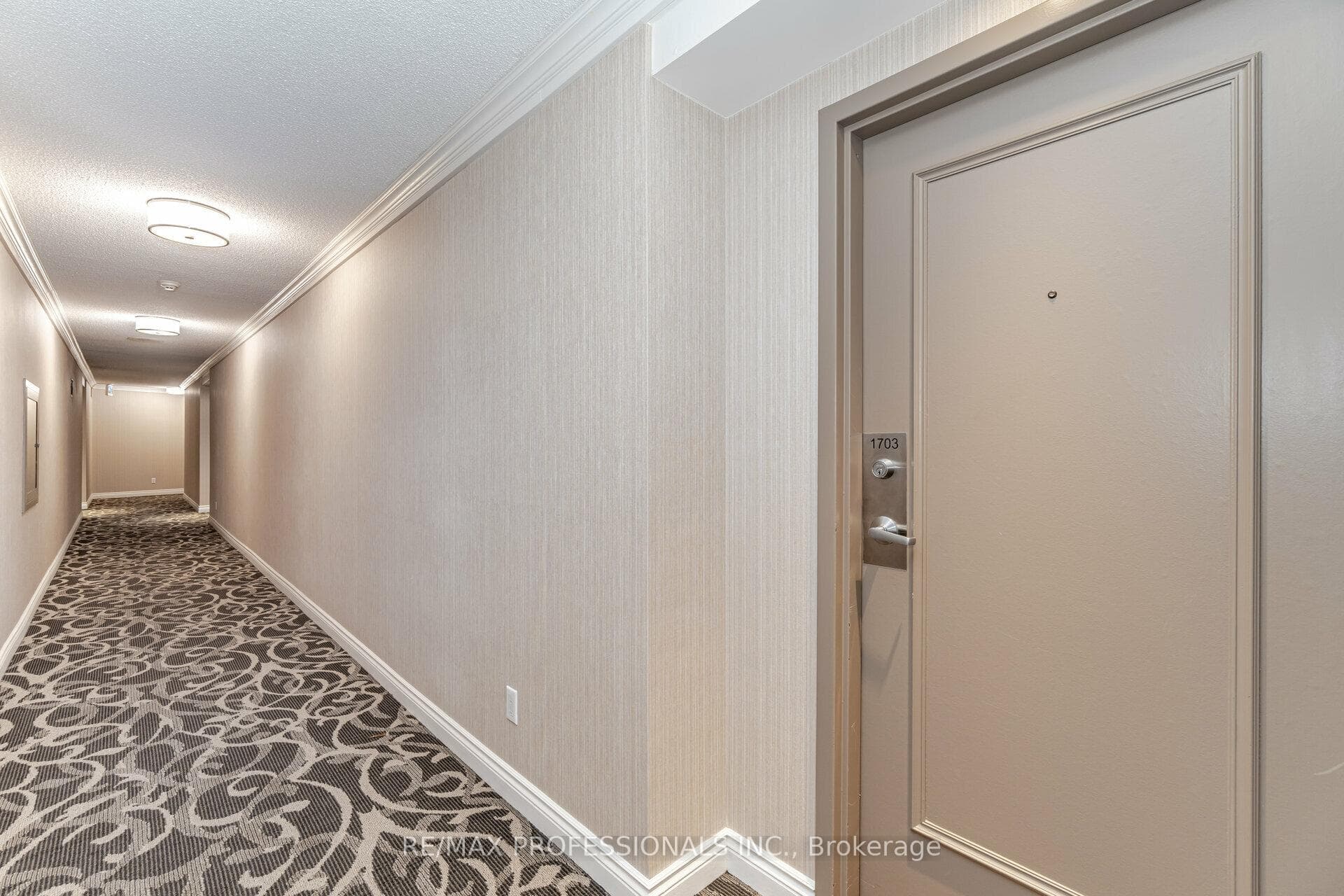 40 Richview Road Unit 410 photo 4