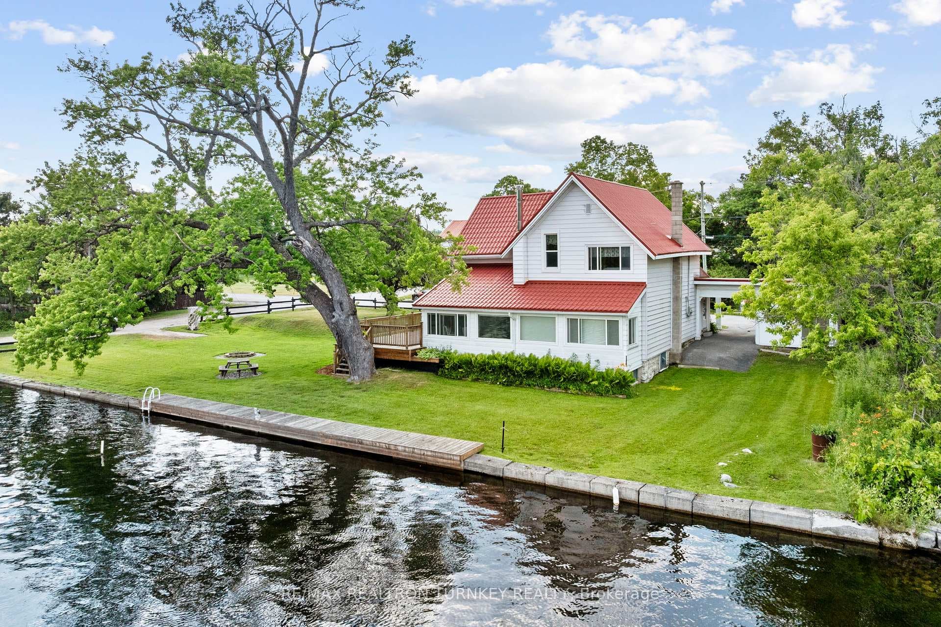 Welcome to 15 N Water Street - Direct Waterfront!