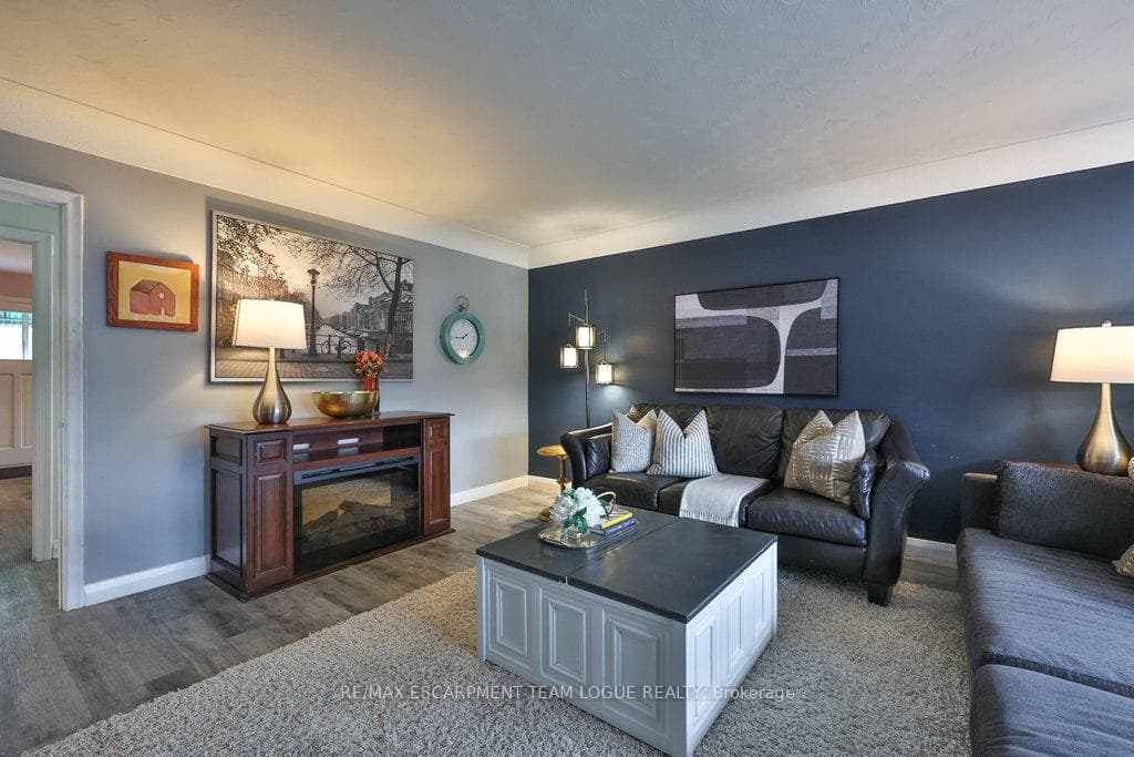 377 Osborne Street photo 4