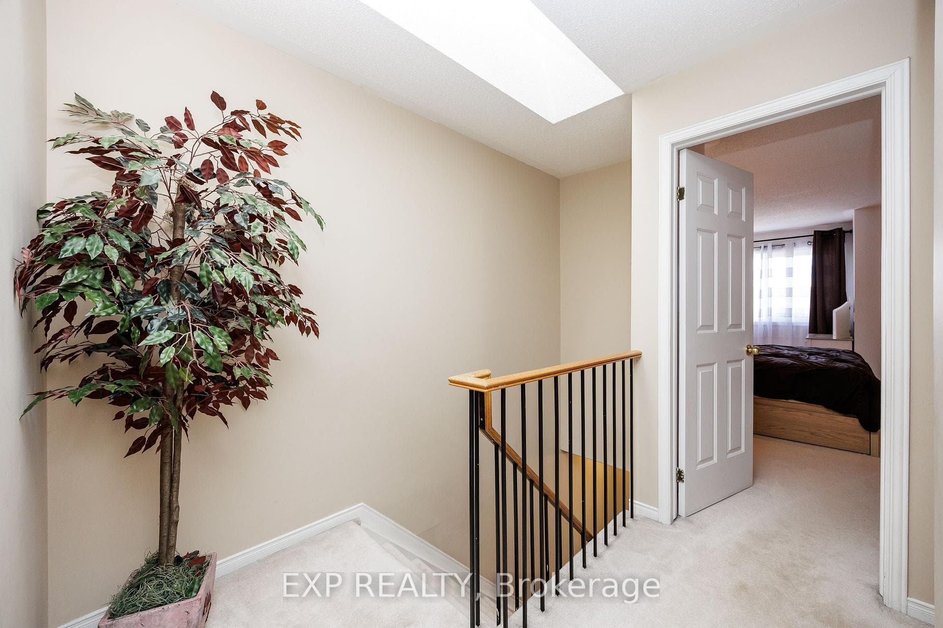 90 Pickwick Drive photo 16