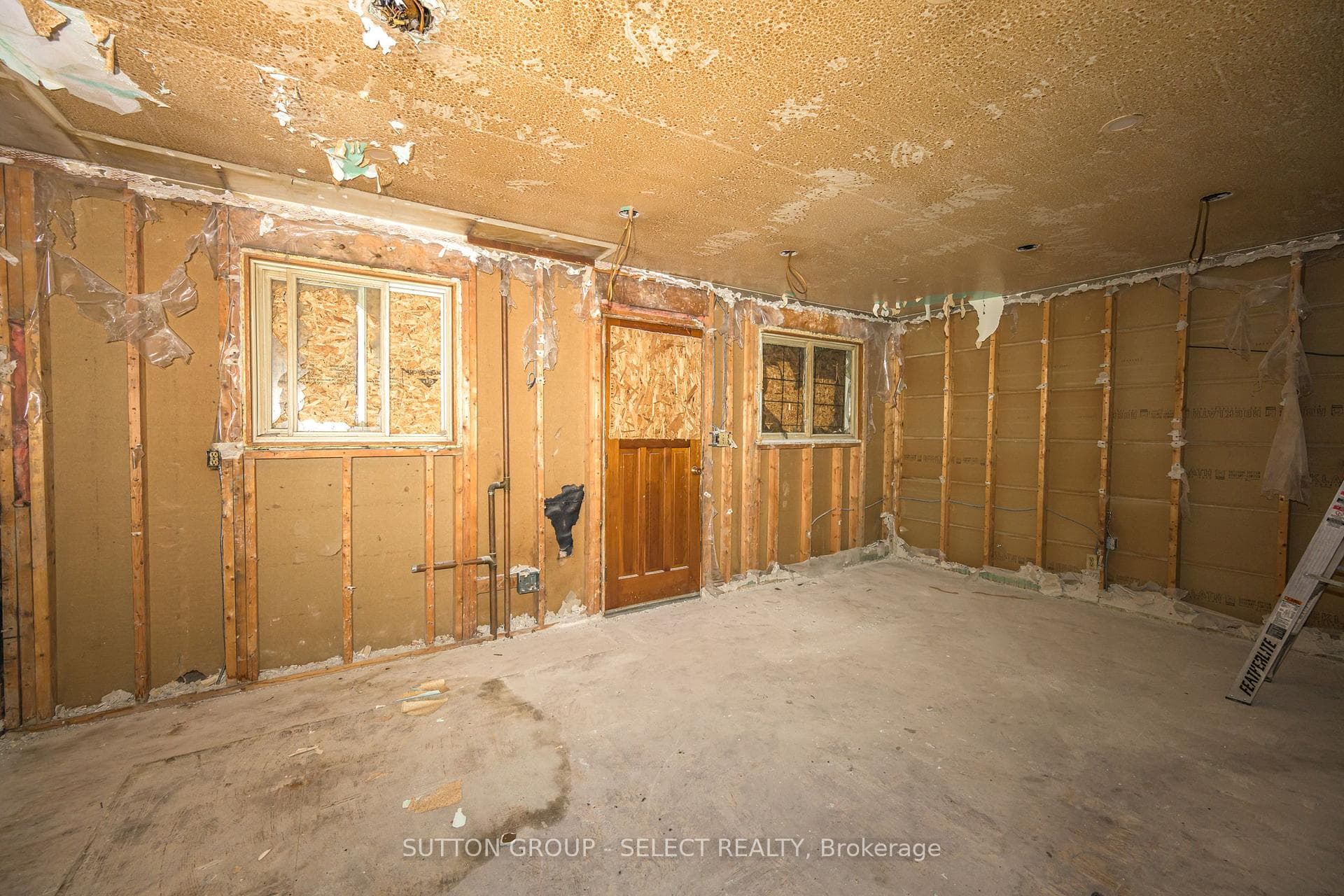 472 Three Valleys Crescent photo 16