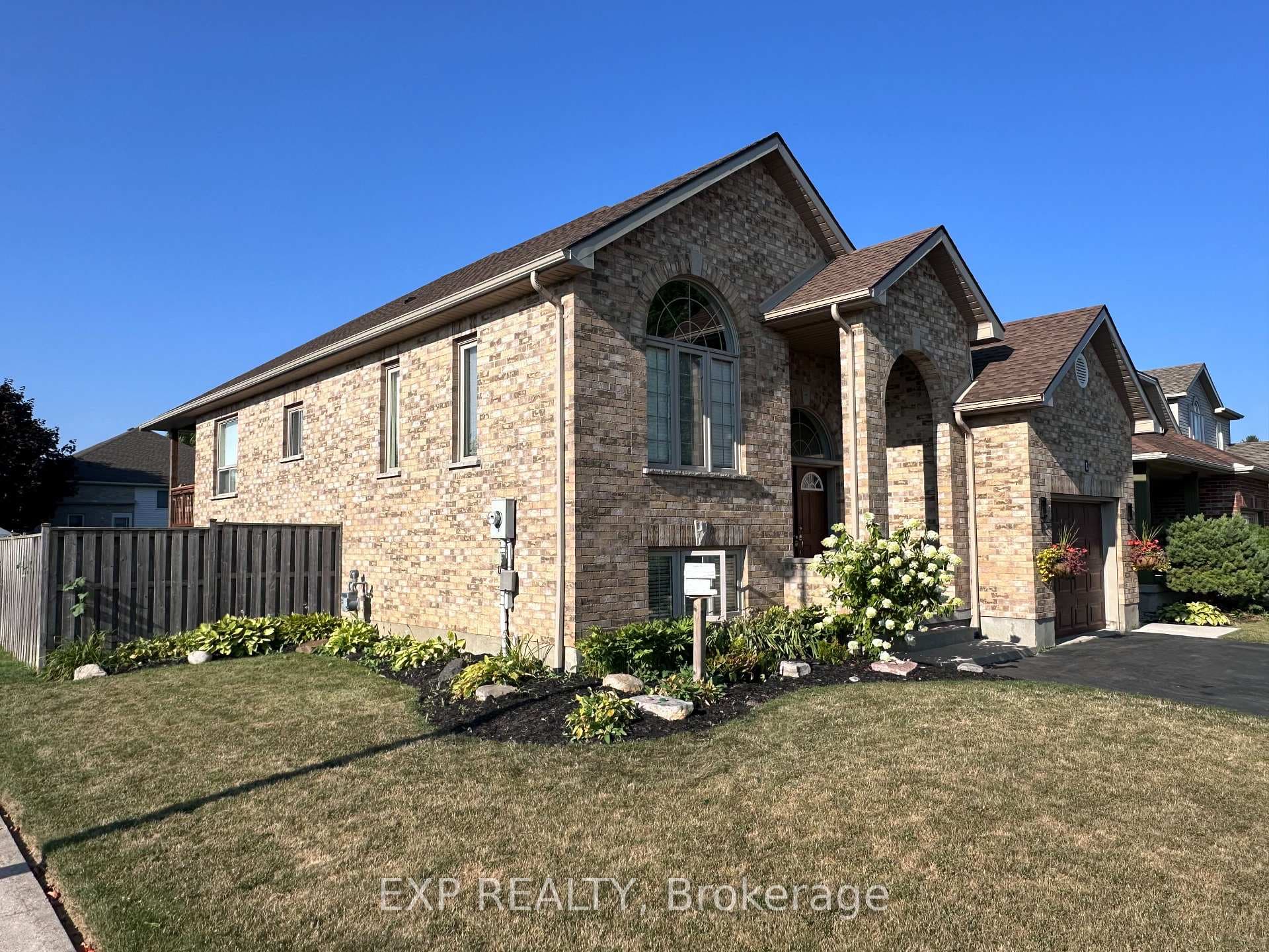1 Falconridge Court photo 6