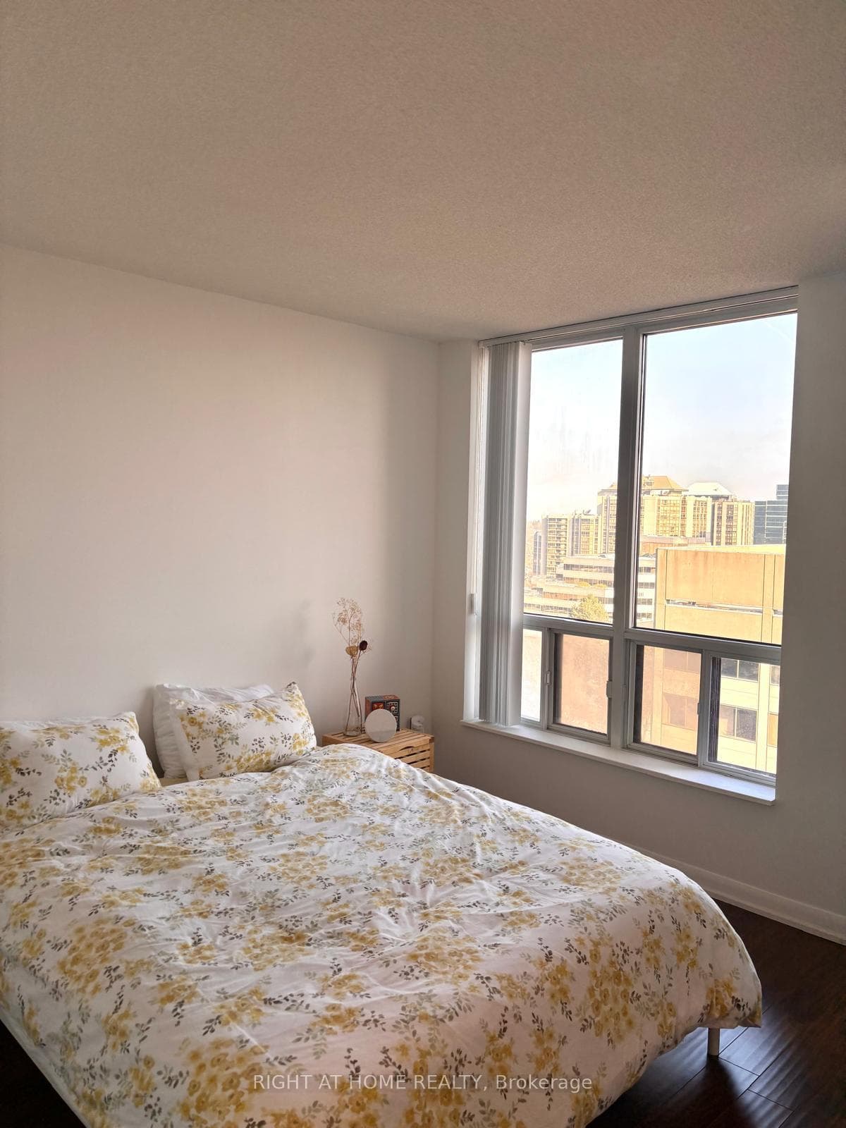 33 Sheppard Avenue Unit 1500 photo 3