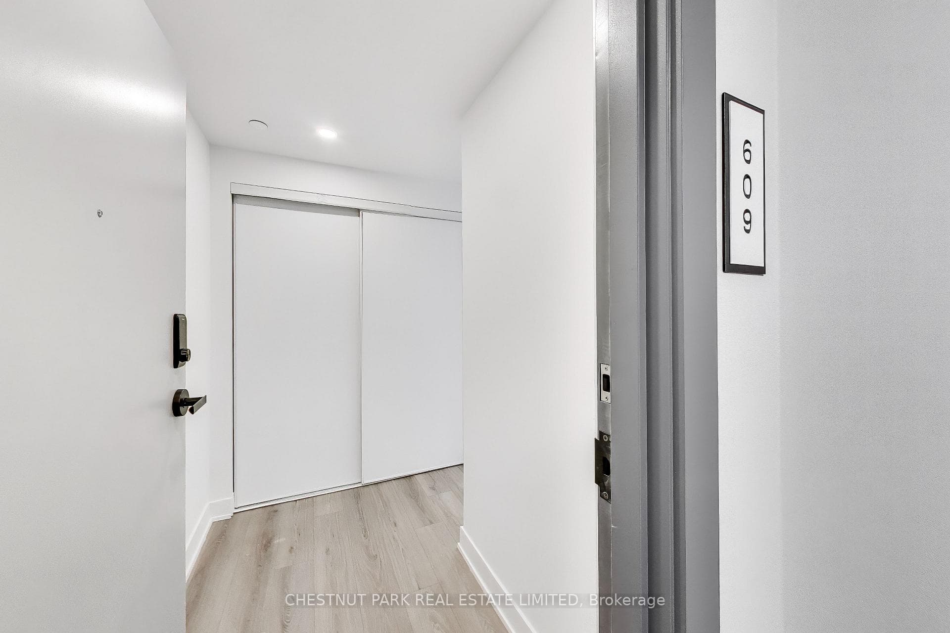 758 Dovercourt Road Unit 609 photo 3