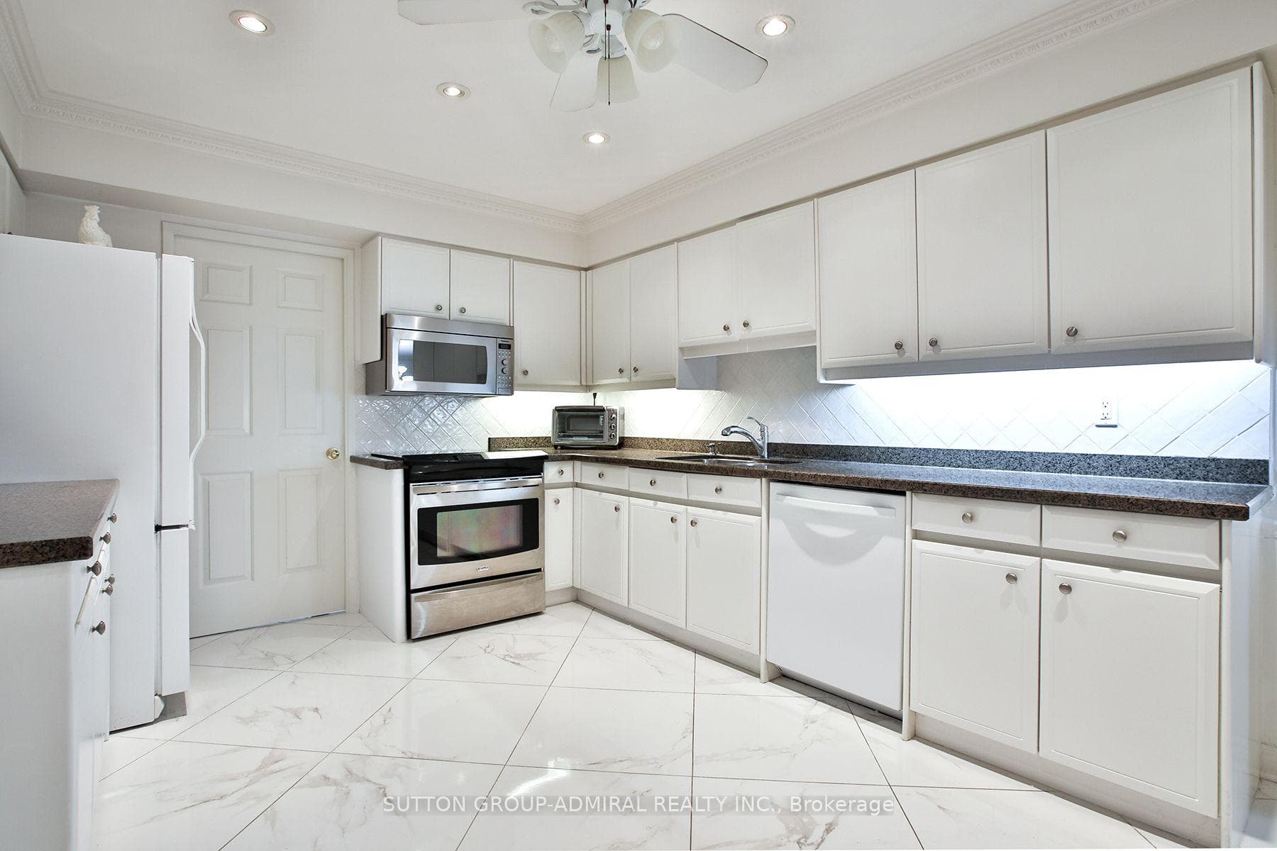333 Clark Avenue Unit 106 photo 17