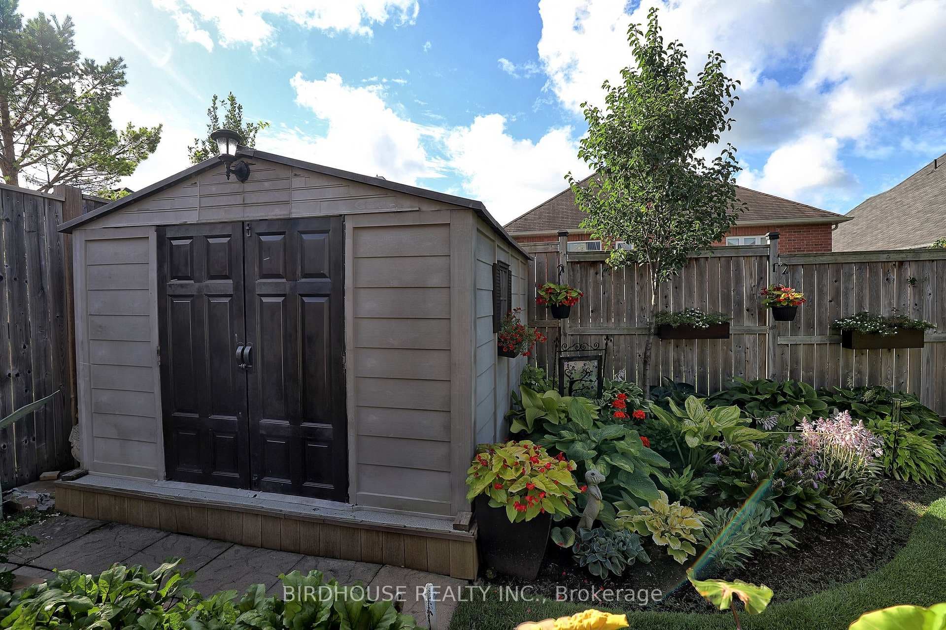 21 ELLIS Crescent photo 38