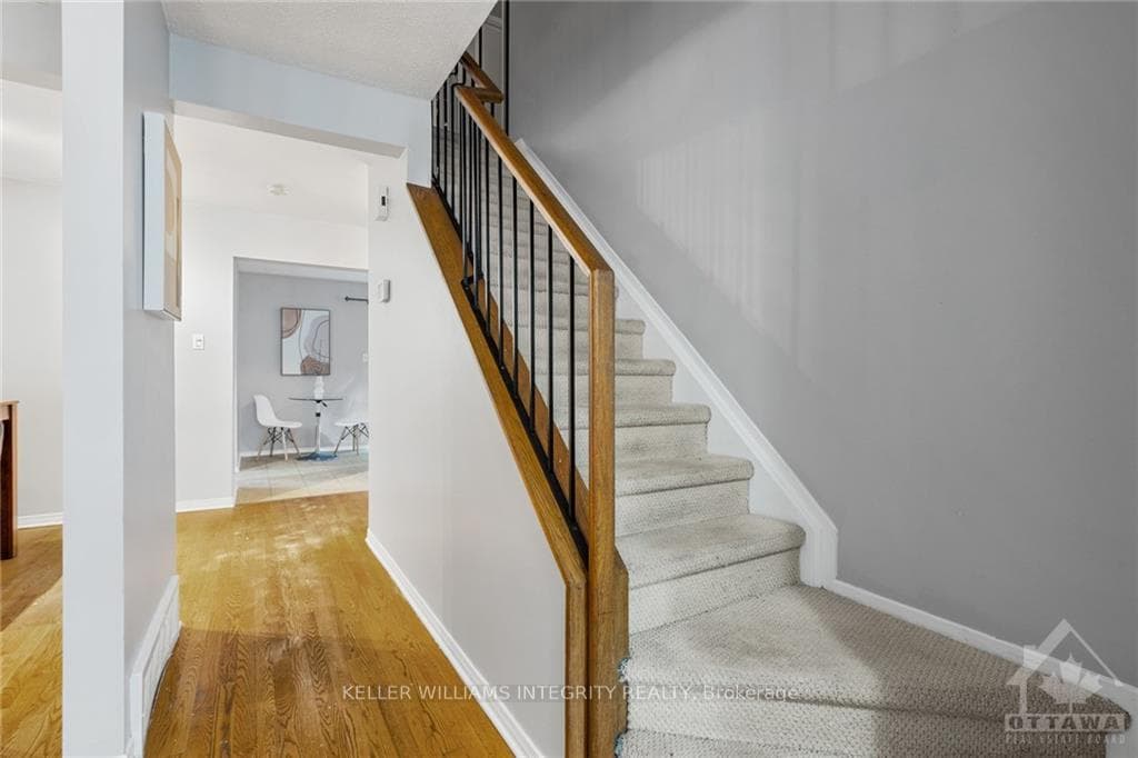 2523 HUNTERS POINT Crescent photo 4