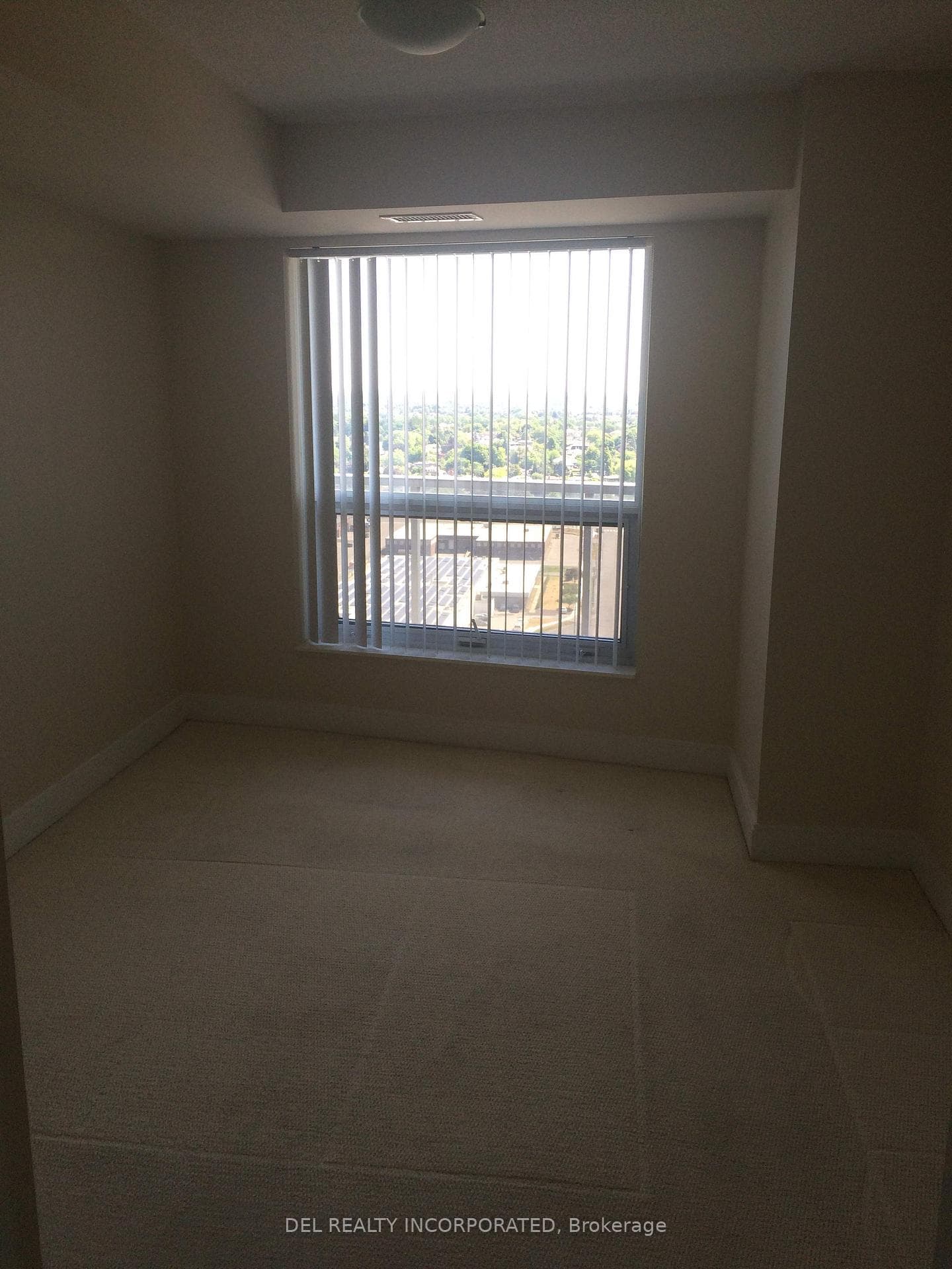 135 Village Green Square Unit 2016 photo 4