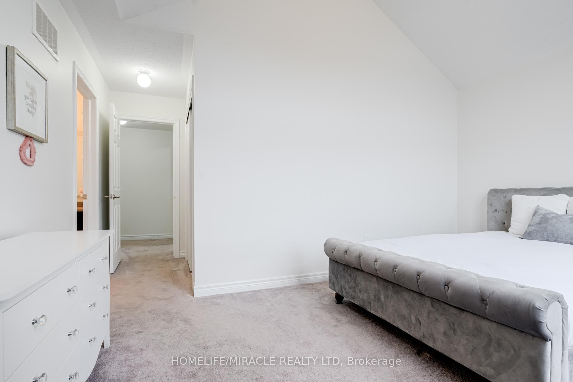 30 Atkinson Crescent photo 31
