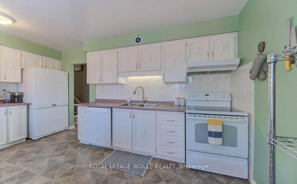76 Devonglen Drive photo 13