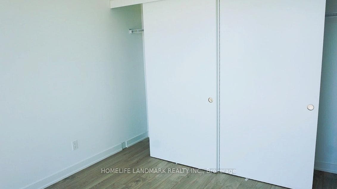 185 Roehampton Avenue Unit 1306 photo 8