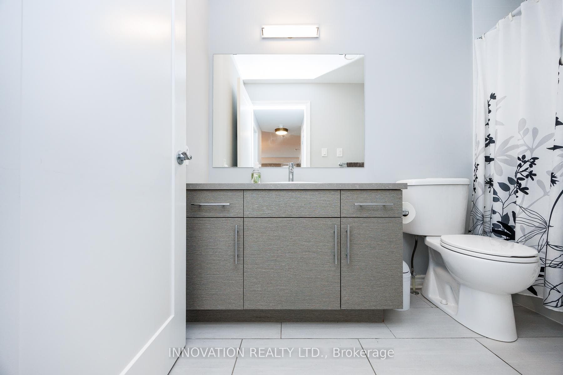 Full main bath