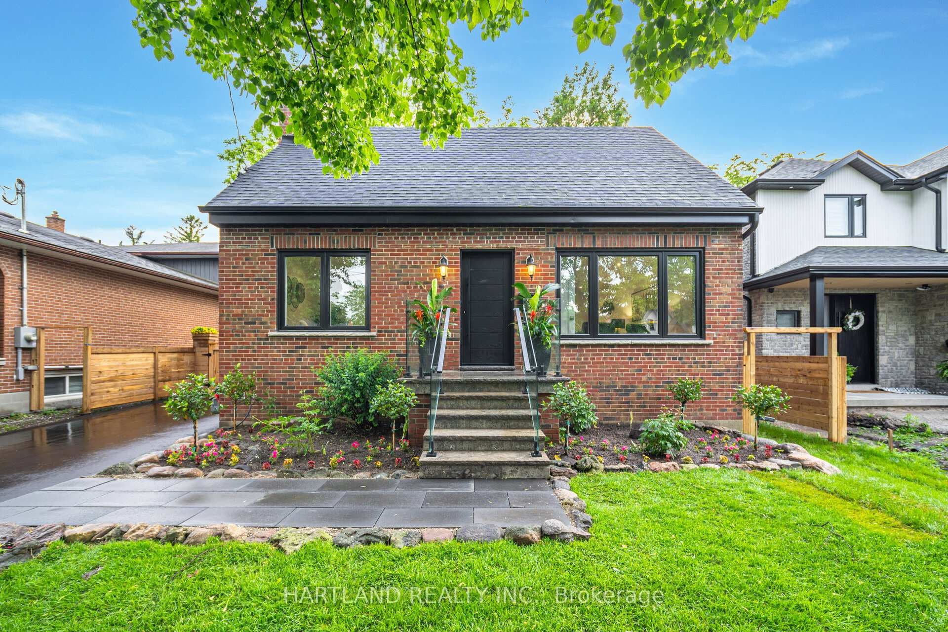 18 Shaver Avenue photo 2