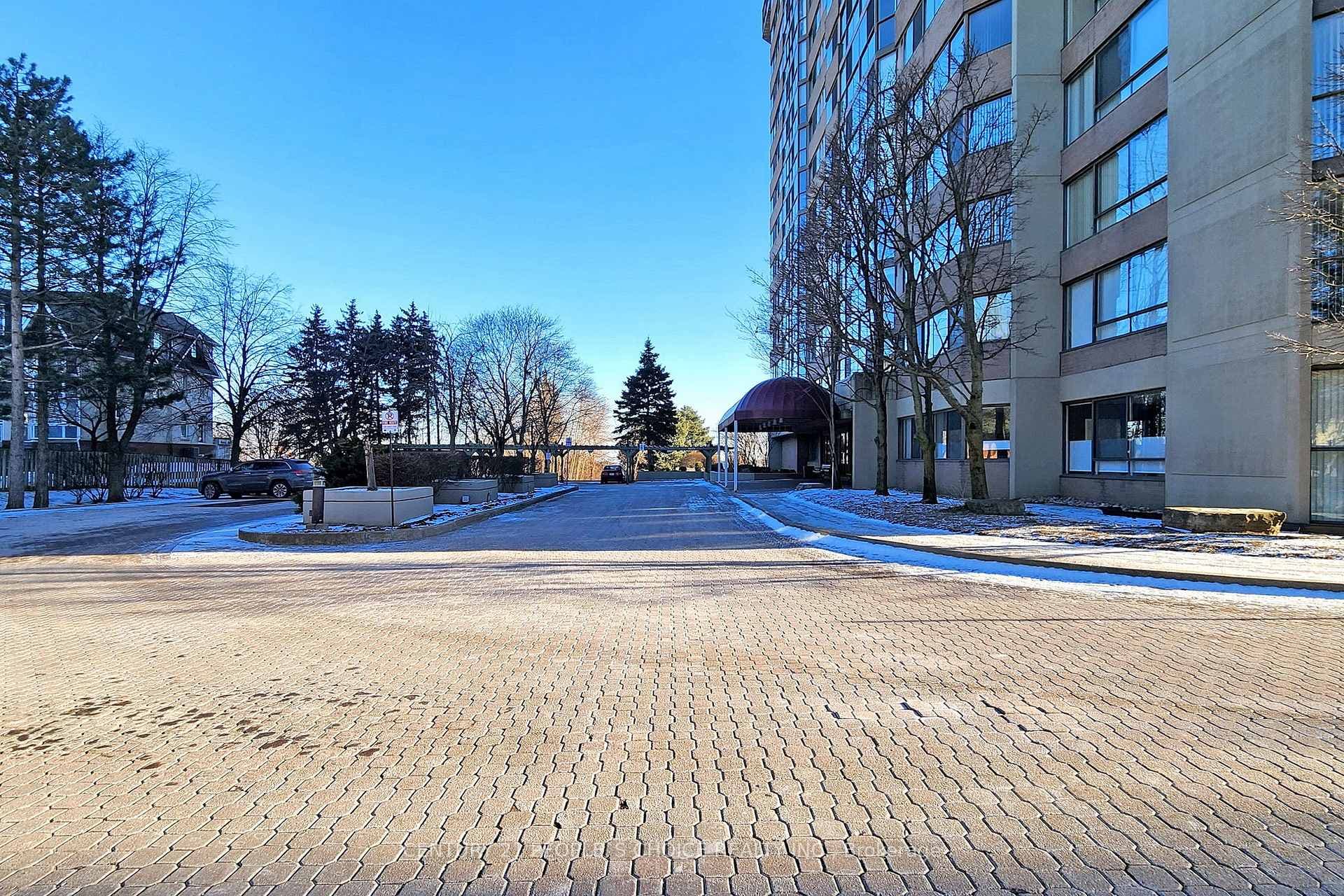 880 Dundas Street Unit 908 photo 2
