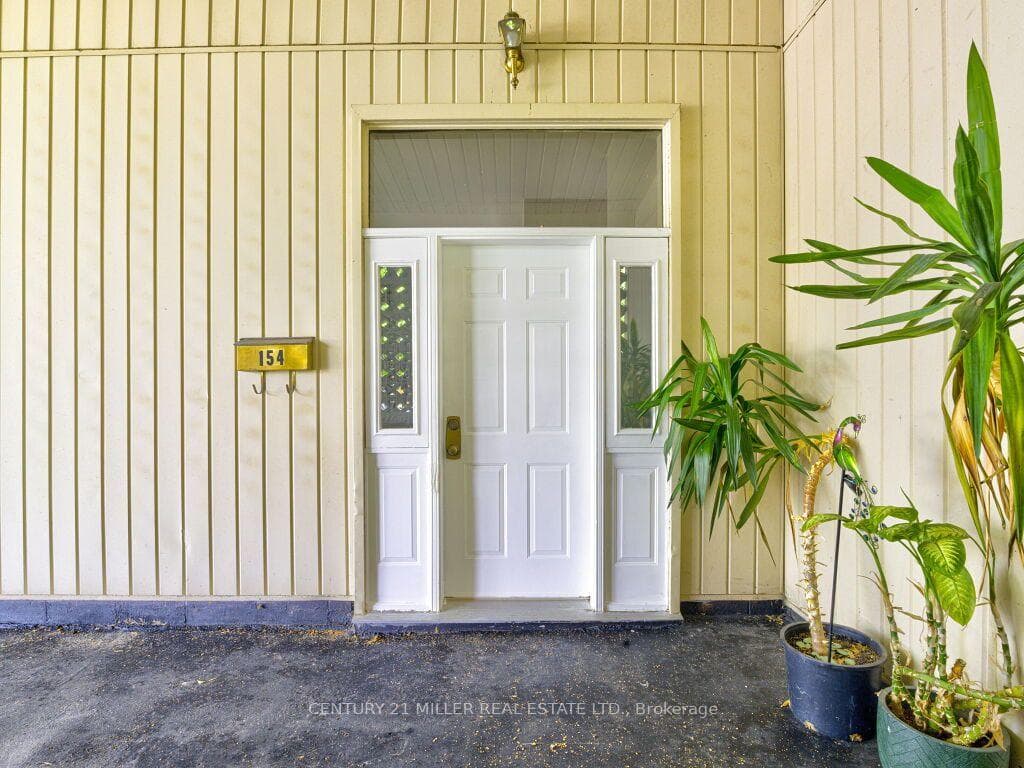 154 Luscombe Street photo 5