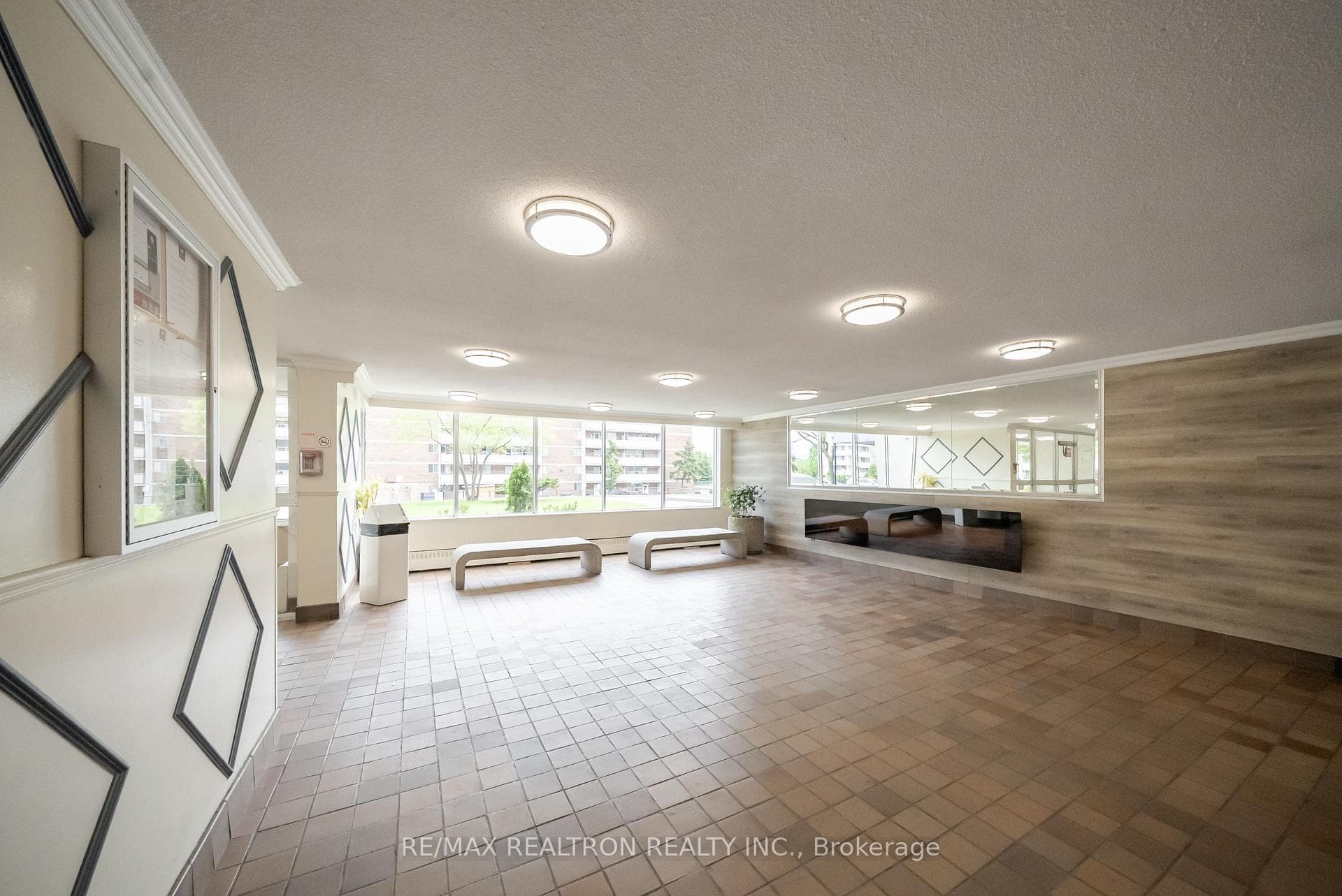 5 Glamorgan Avenue Unit 603 photo 8