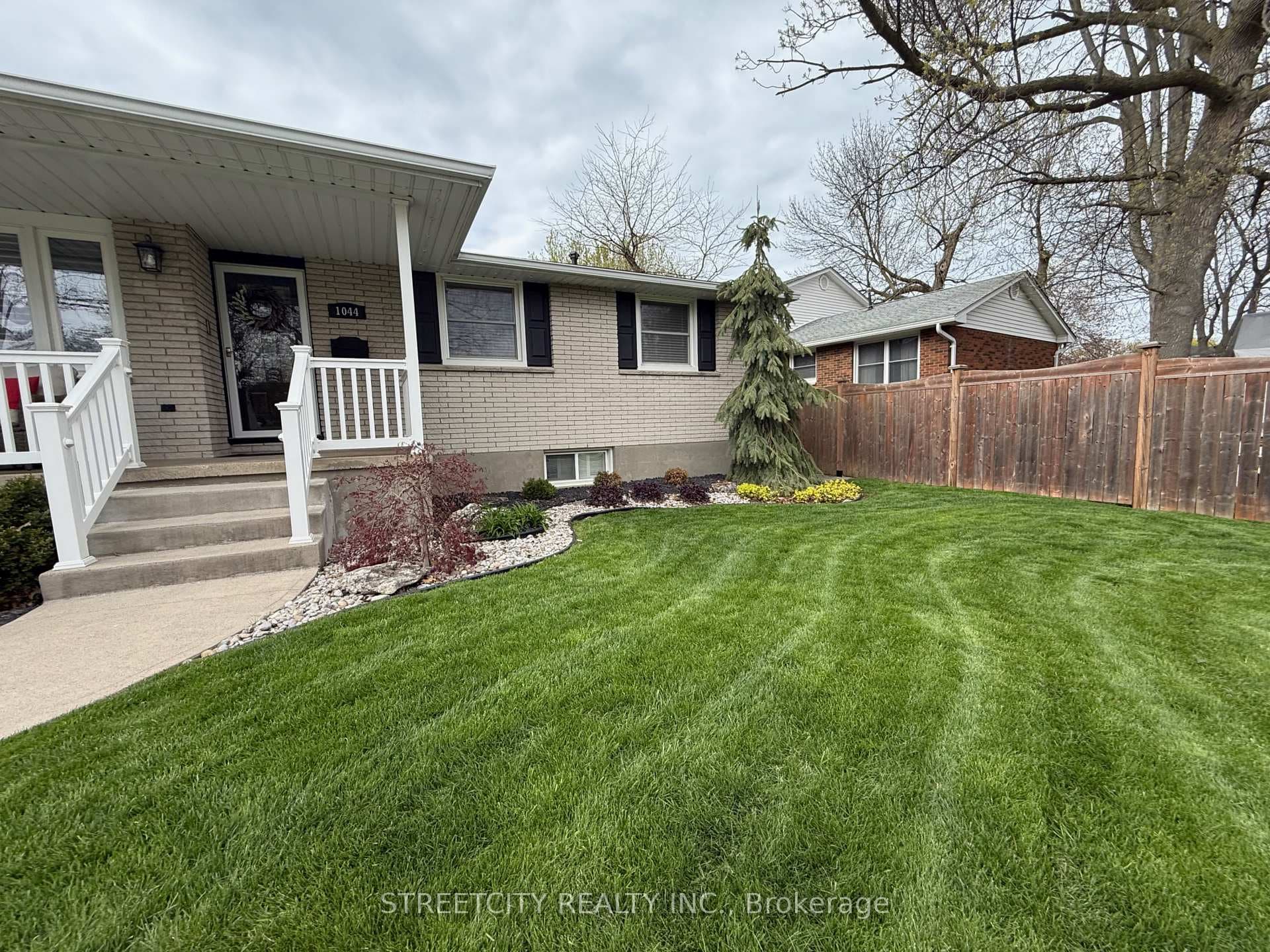 1044 Cathcart Boulevard photo 2