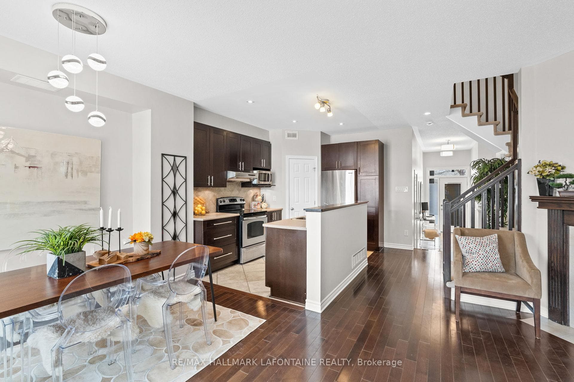 122 Flat Sedge Crescent photo 5