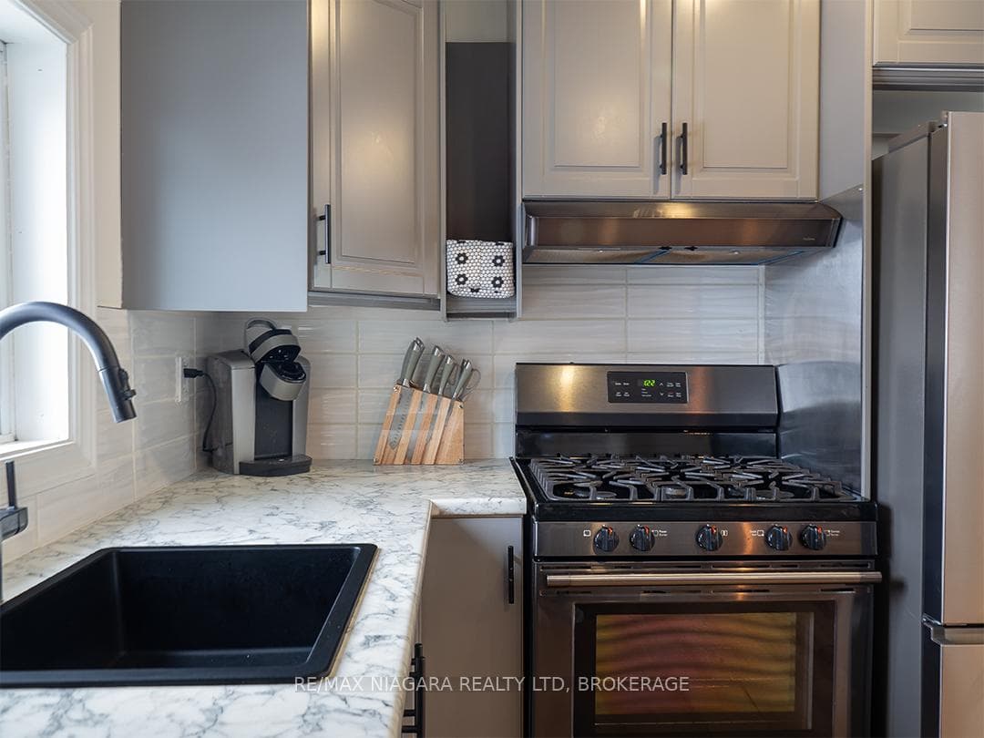 574 Steele Street photo 12