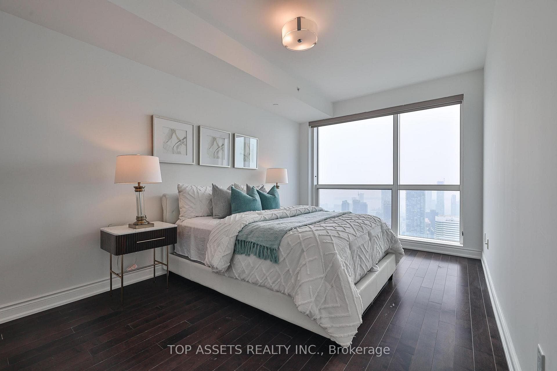 388 Yonge Street Unit 6609 photo 35