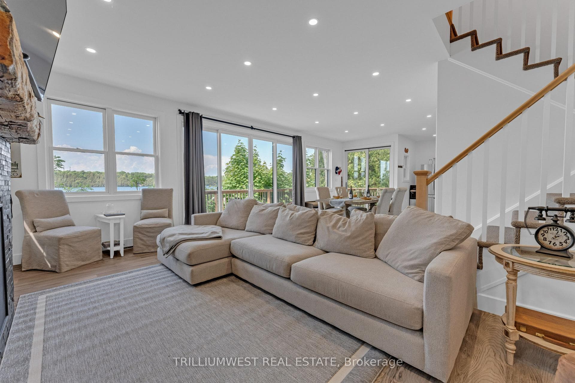 1040 Lark Lane photo 16