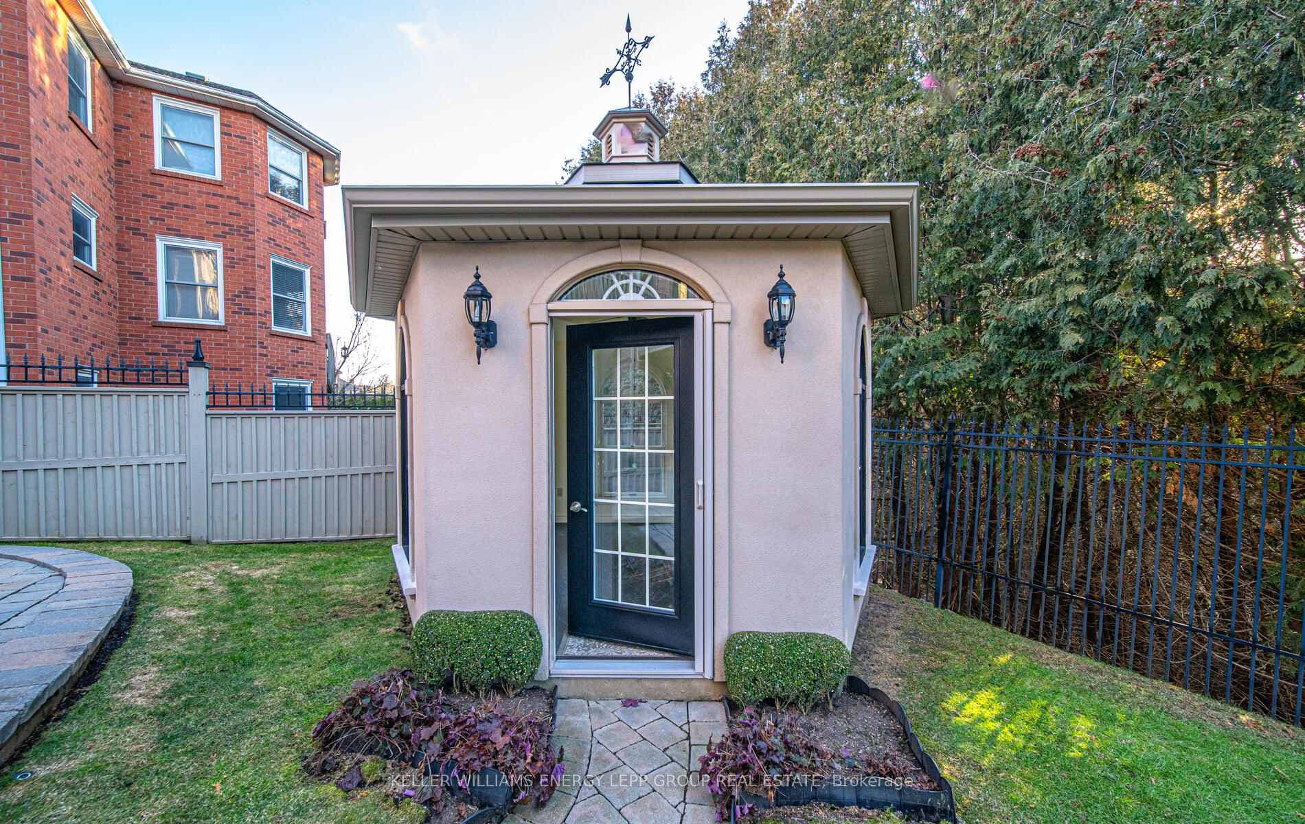 48 White Cliffe Drive photo 5
