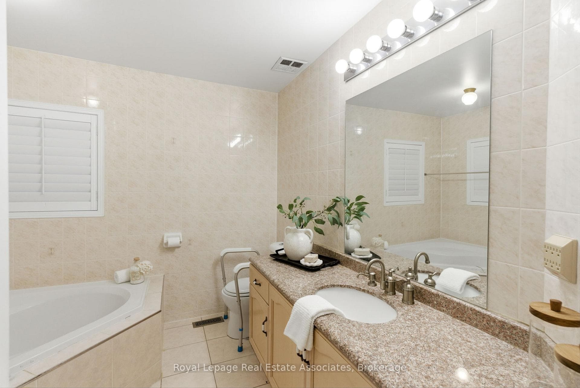 17 Walden Street photo 28