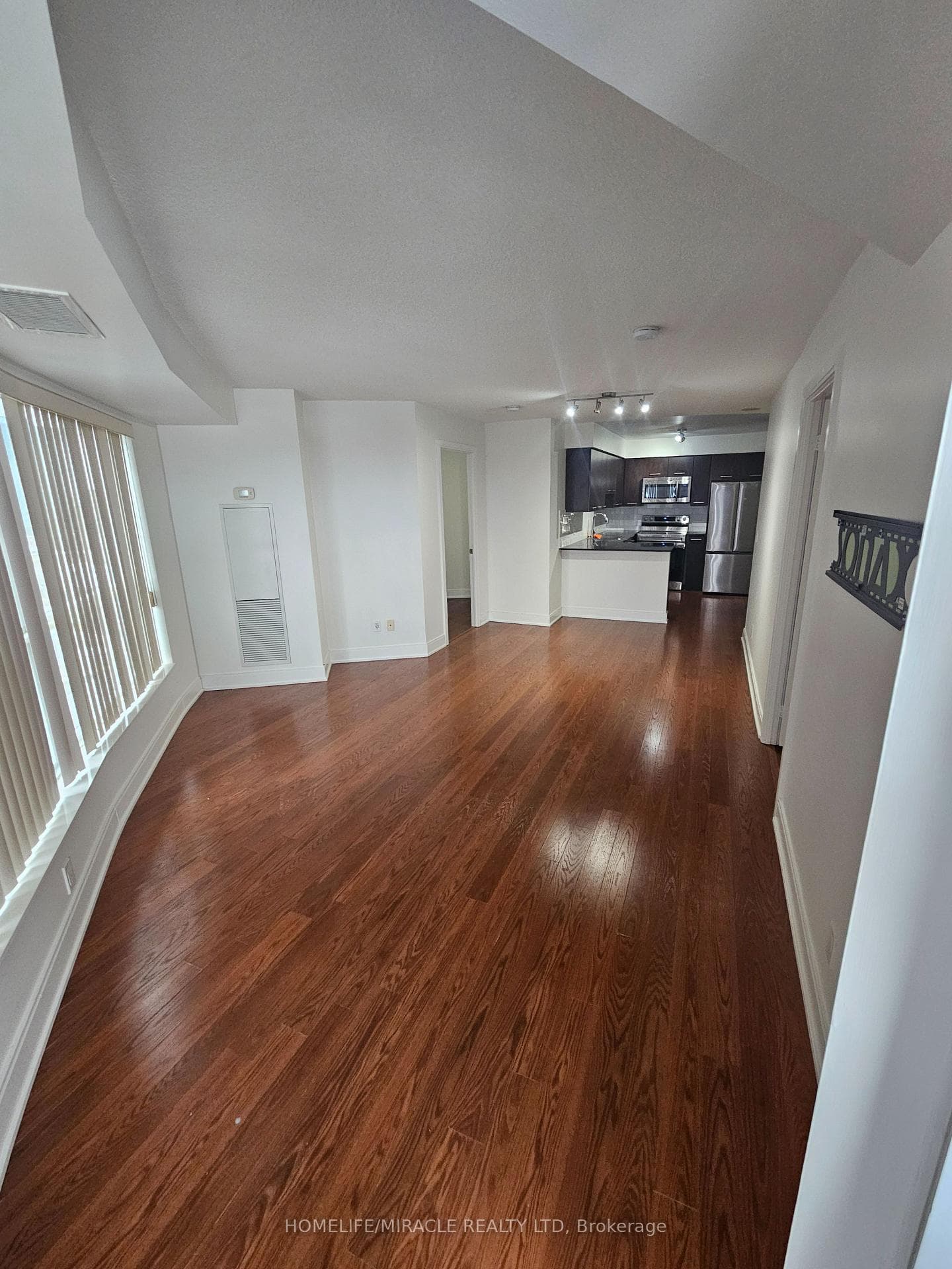 135 Village Green Square Unit 718 photo 8