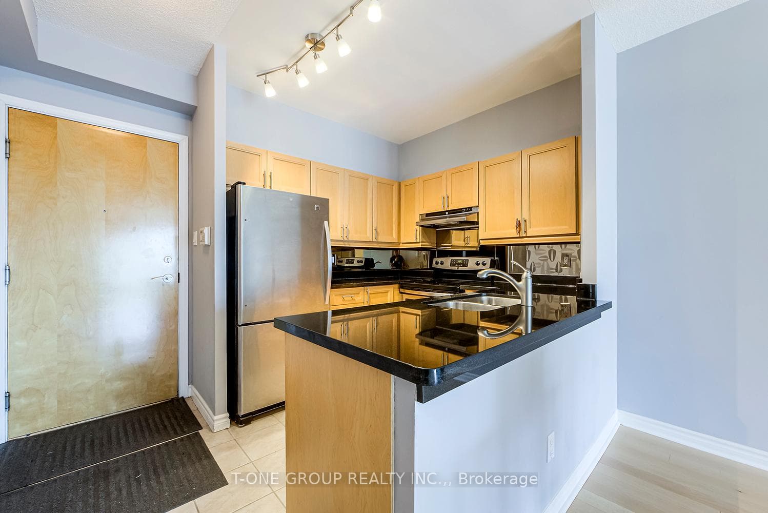 600 Queens Quay Unit 1031 photo 5
