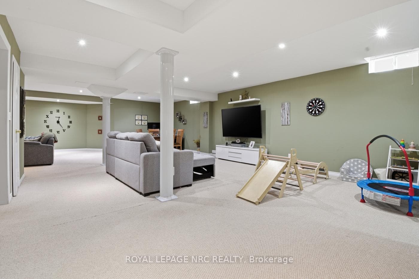 65 MCCAFFERY Crescent photo 33