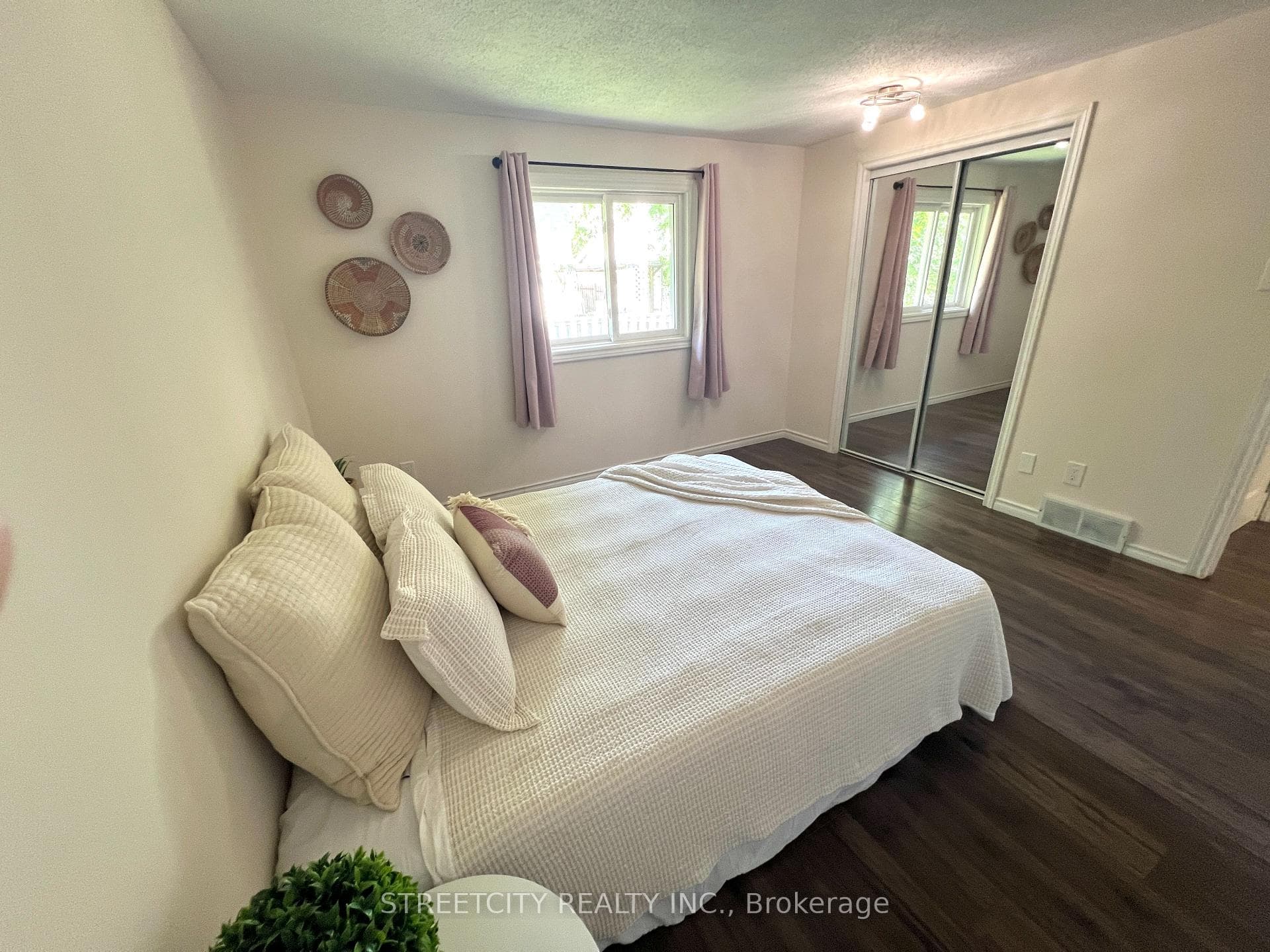 295 Walmer Grove photo 18