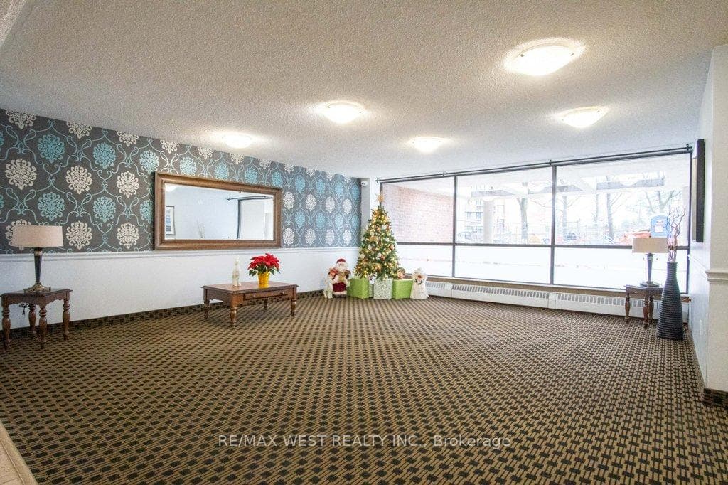 3501 Glen Erin Drive Unit 1001 photo 4