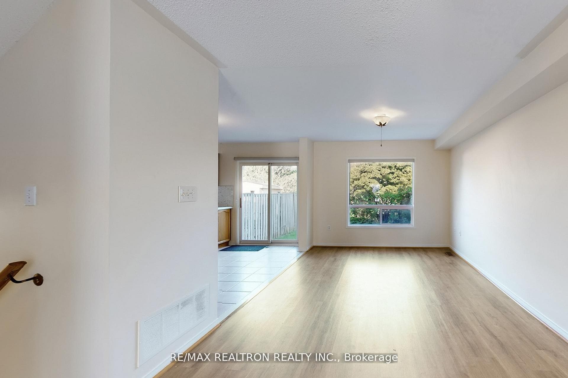427 Ravineview Way photo 4