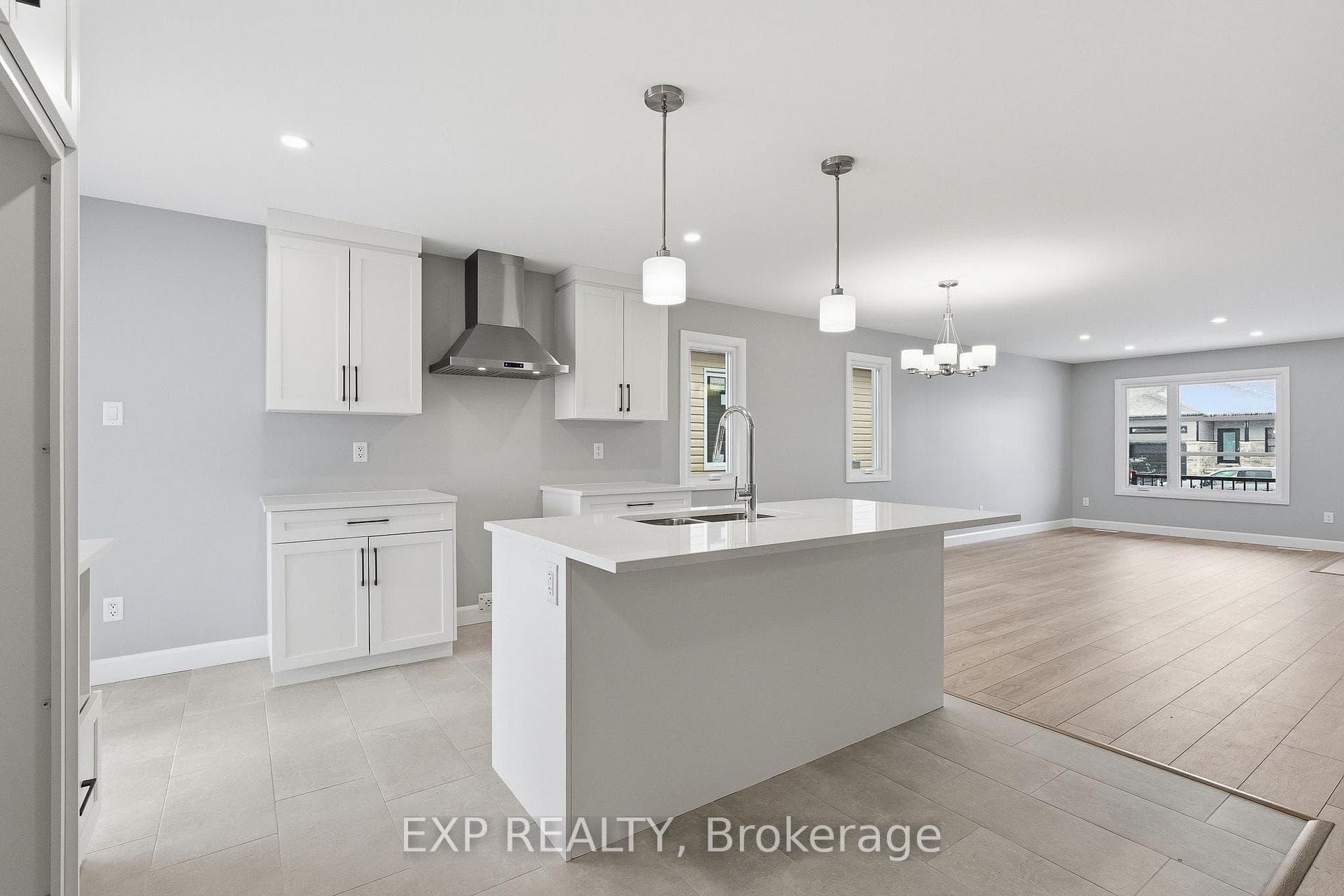 985 Katia Street photo 10