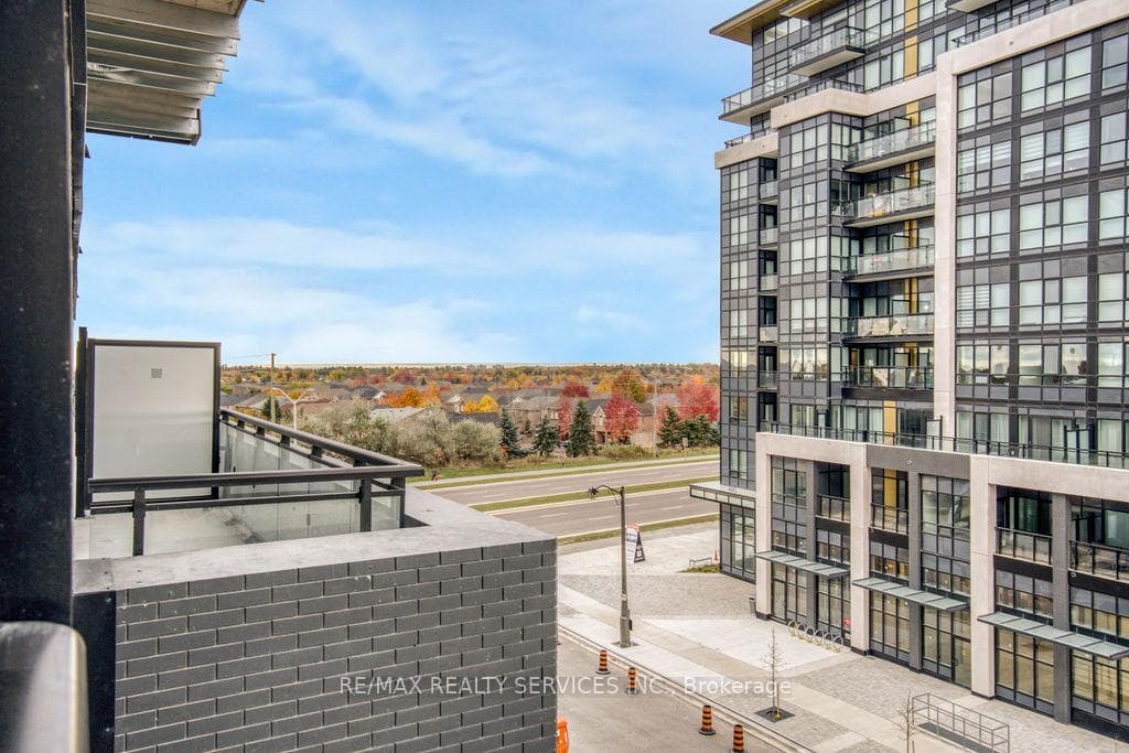 395 Dundas Street Unit 421 photo 26