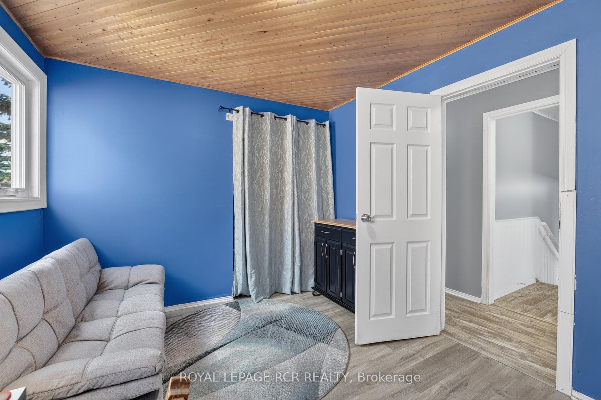 296 Whitehead Crescent photo 16
