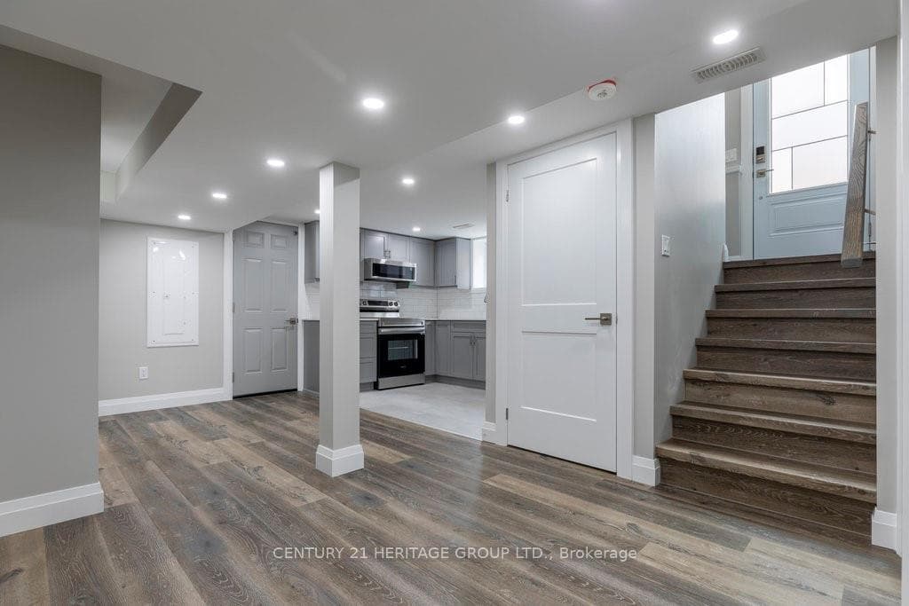291 East 24th Street Unit Lower photo 4