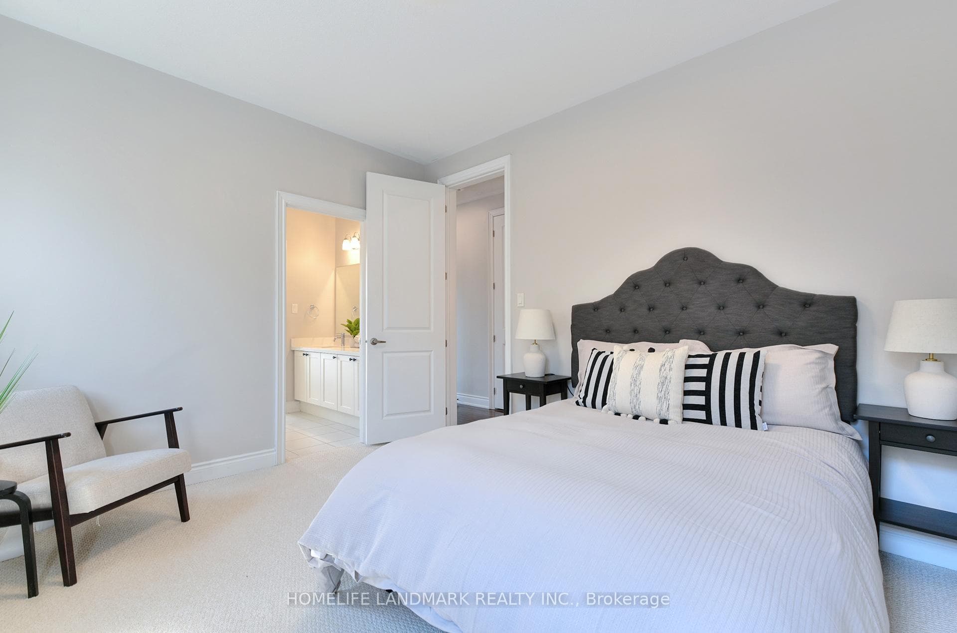 115 Mitchell Place photo 39