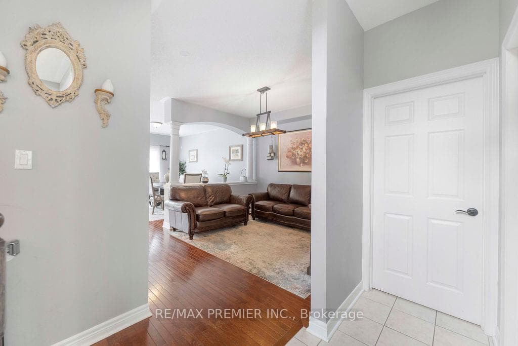 1248 Mary-Lou Street photo 5