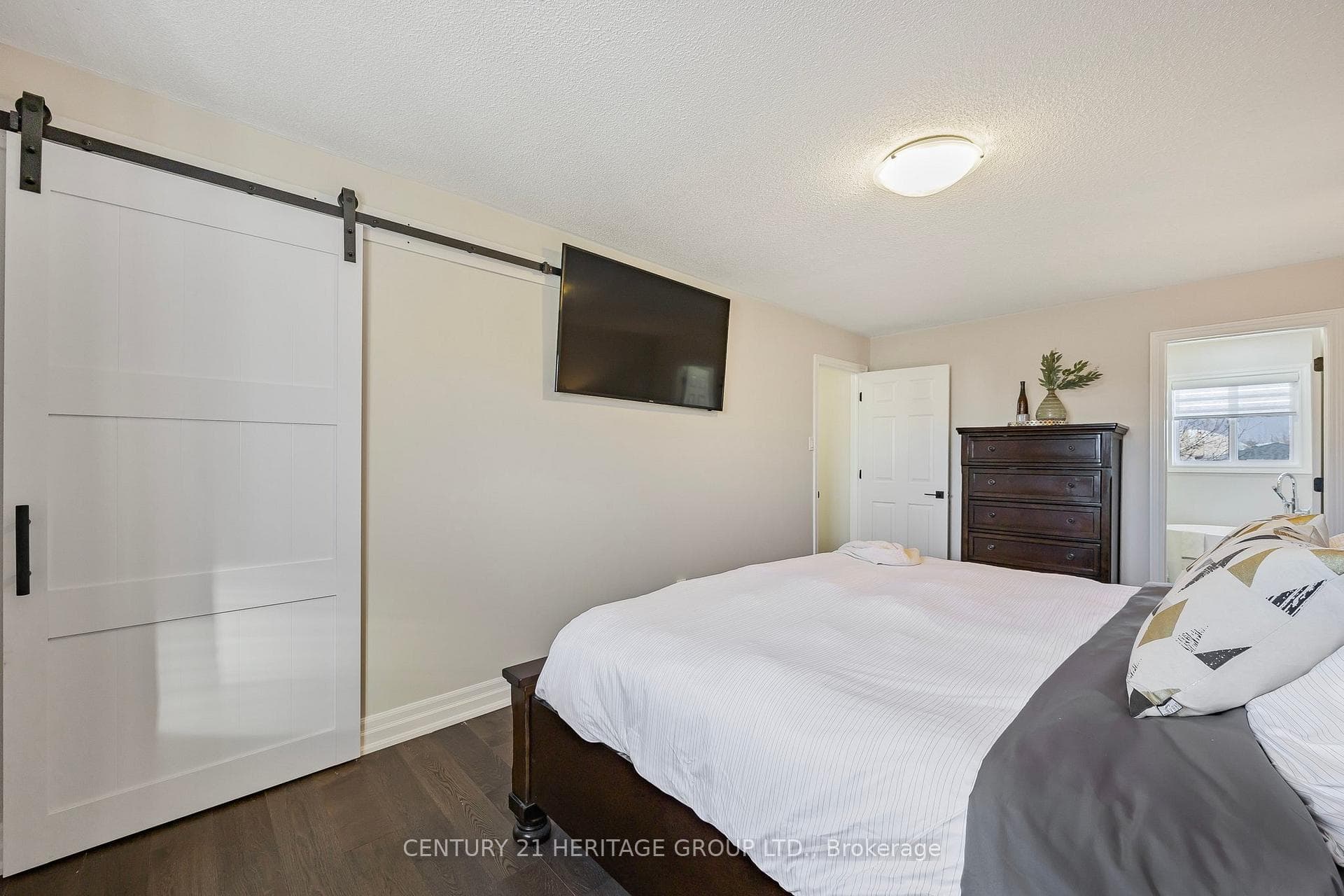 30 Fraser Avenue photo 19