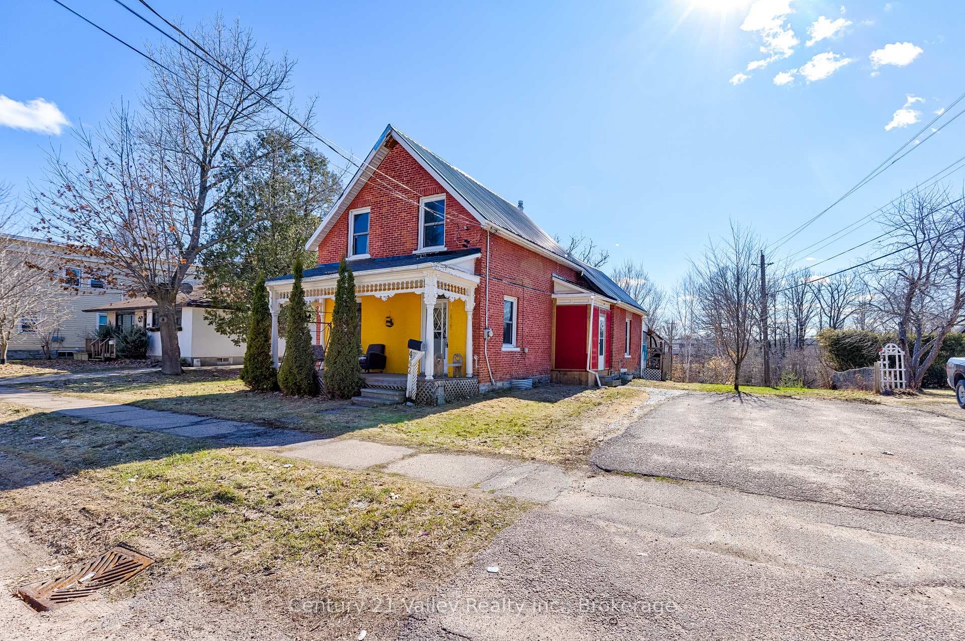 442 Moffat Street photo 1