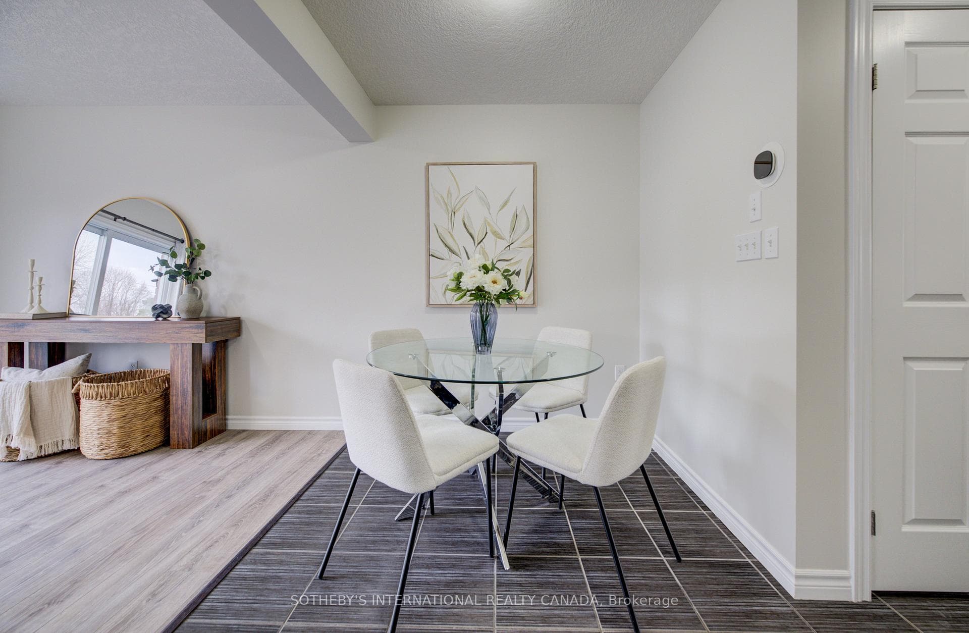 358 Maverick Street photo 9