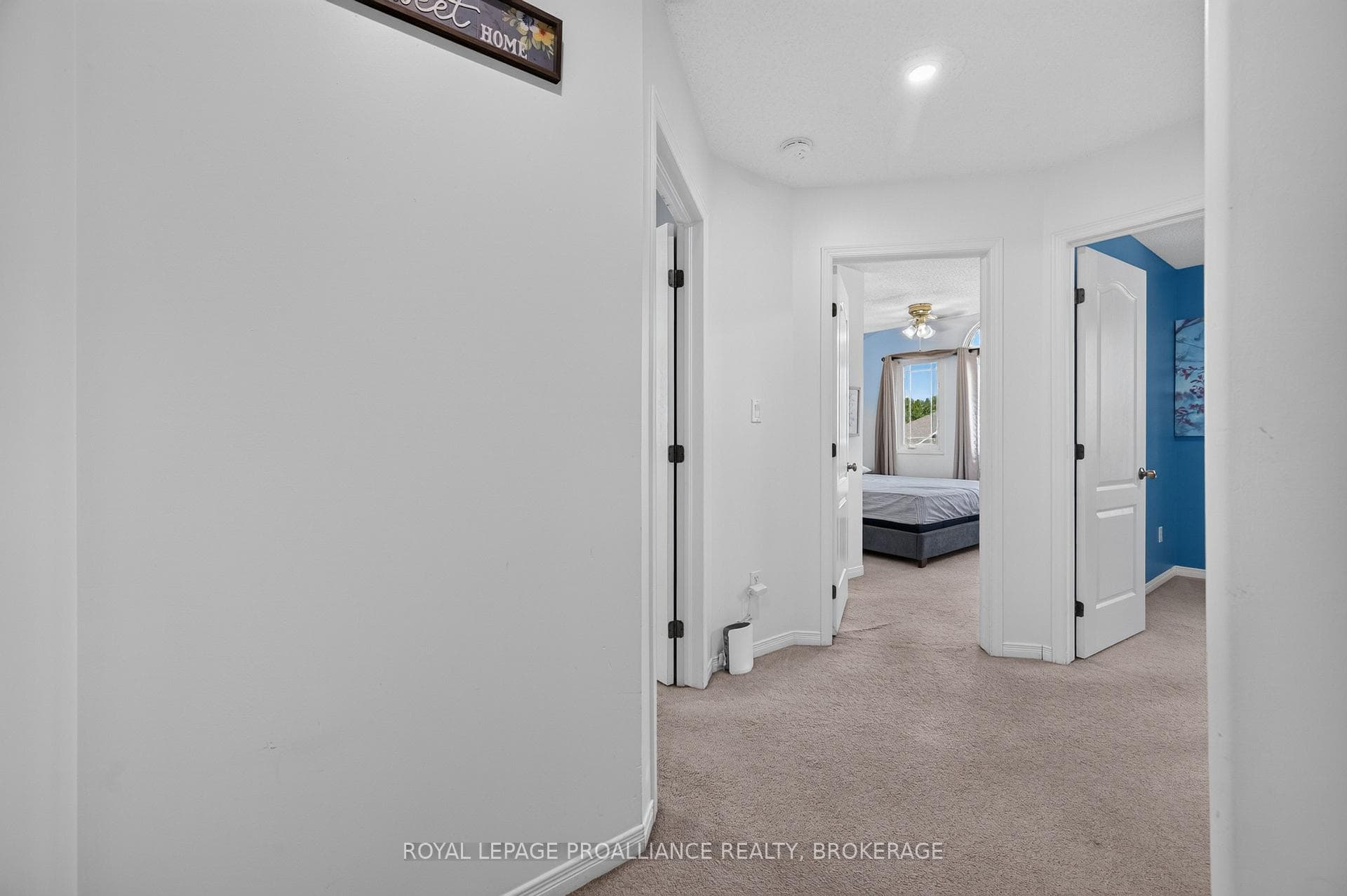 445 Maureen Street photo 17