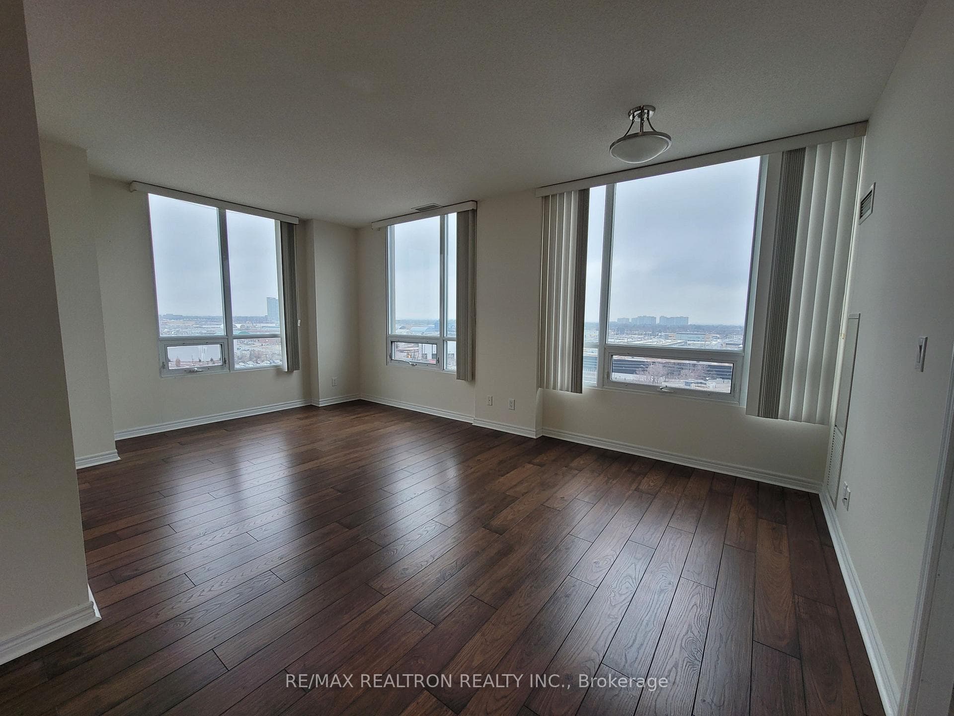 2020 McNicoll Avenue Unit PH27 photo 2