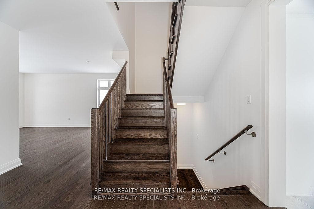 54 Marigold Boulevard photo 13
