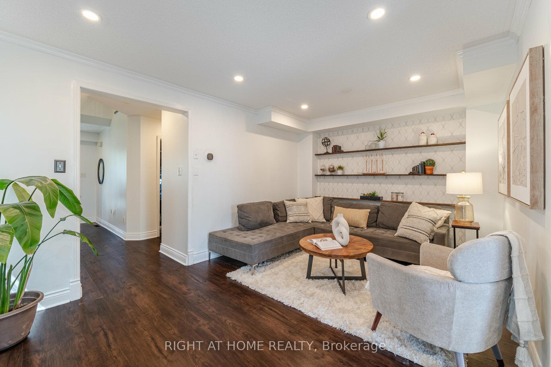 11 Catkins Crescent photo 6